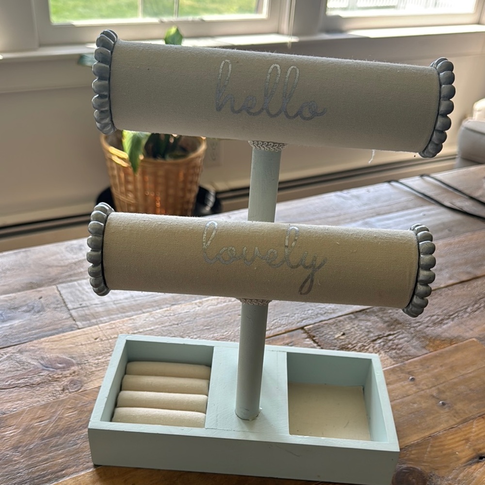 Elegant Jewelry Organizer with Cream and Gray Accents